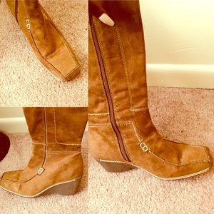 Suede wedge boots